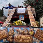 Vecinos de Tenango del Valle celebran con plegarias y ofrendas a San Bartolo